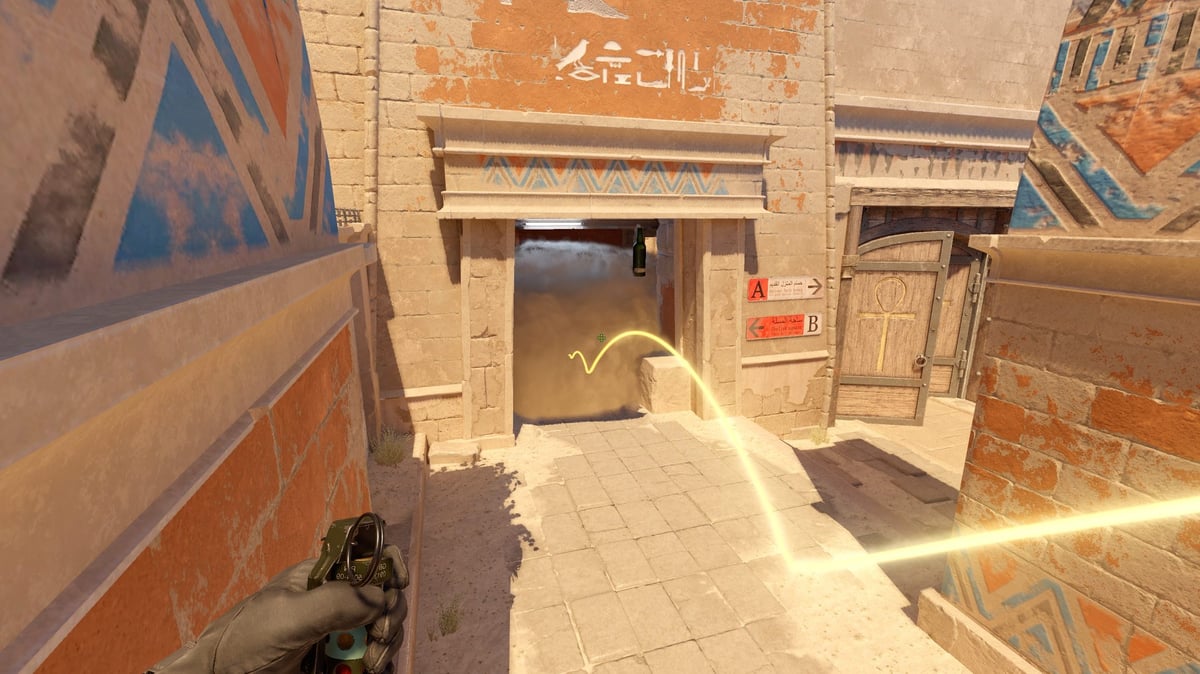 A screenshot showing the mid smoke on Anubis