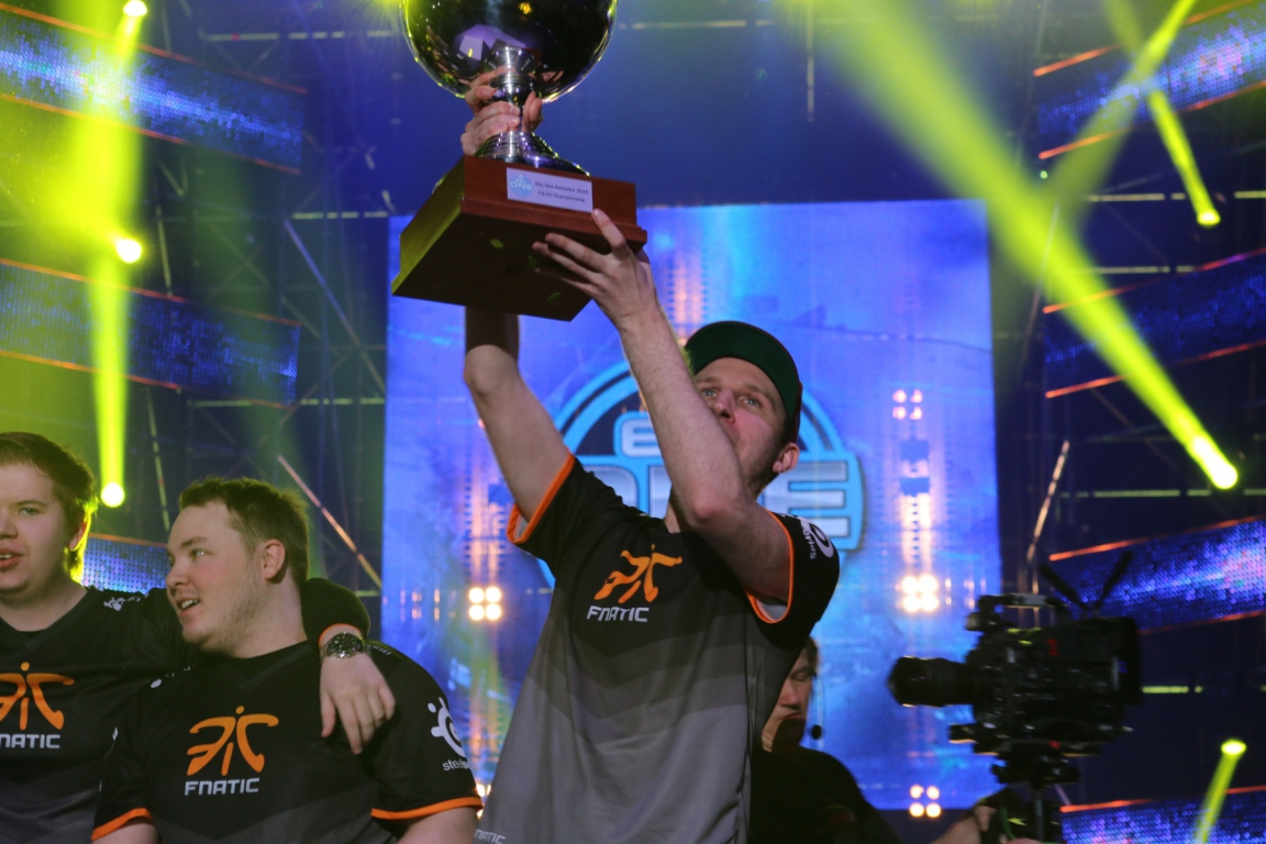 Olof lifts the trophy at ESL One Katowice 2015