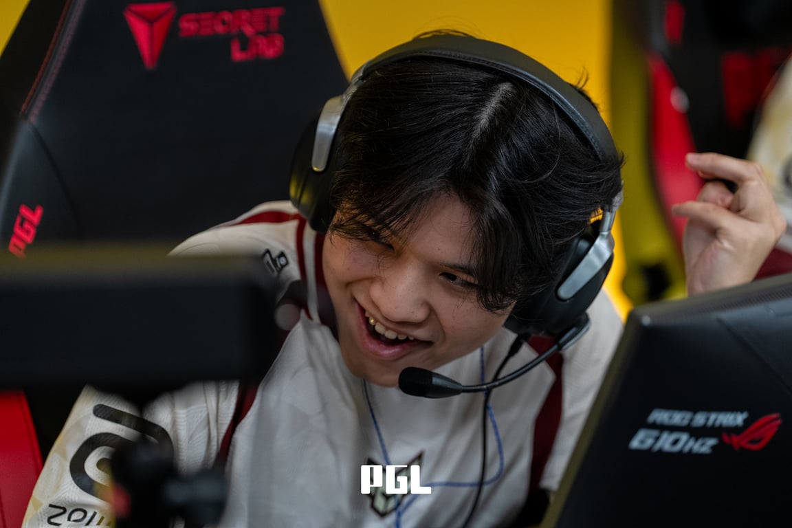 A photo of a HEROIC player