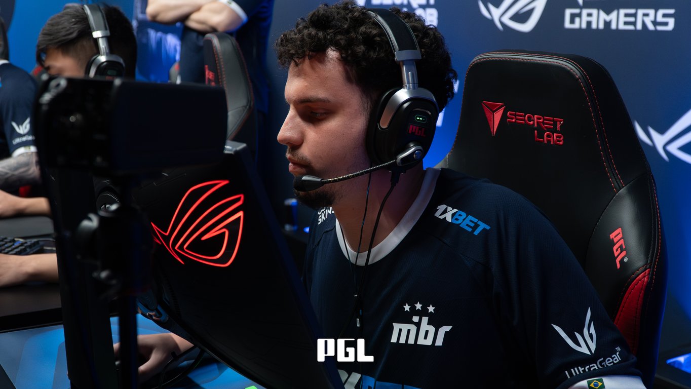 A photo of an MiBR player