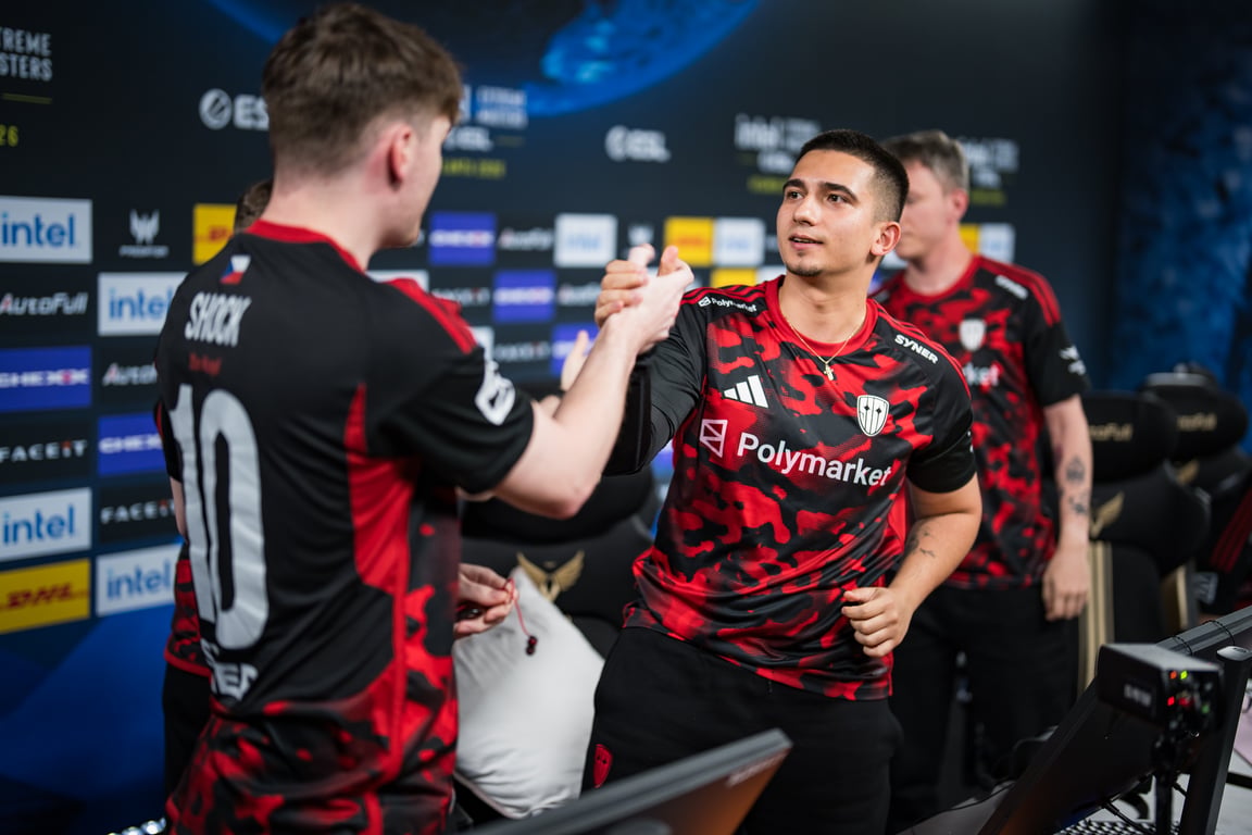 A photo of two SINNERS players dapping up